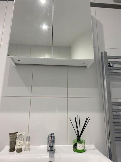 Central Leeds Townhouse With Private Roof Garden Sleeps 4 Екстериор снимка