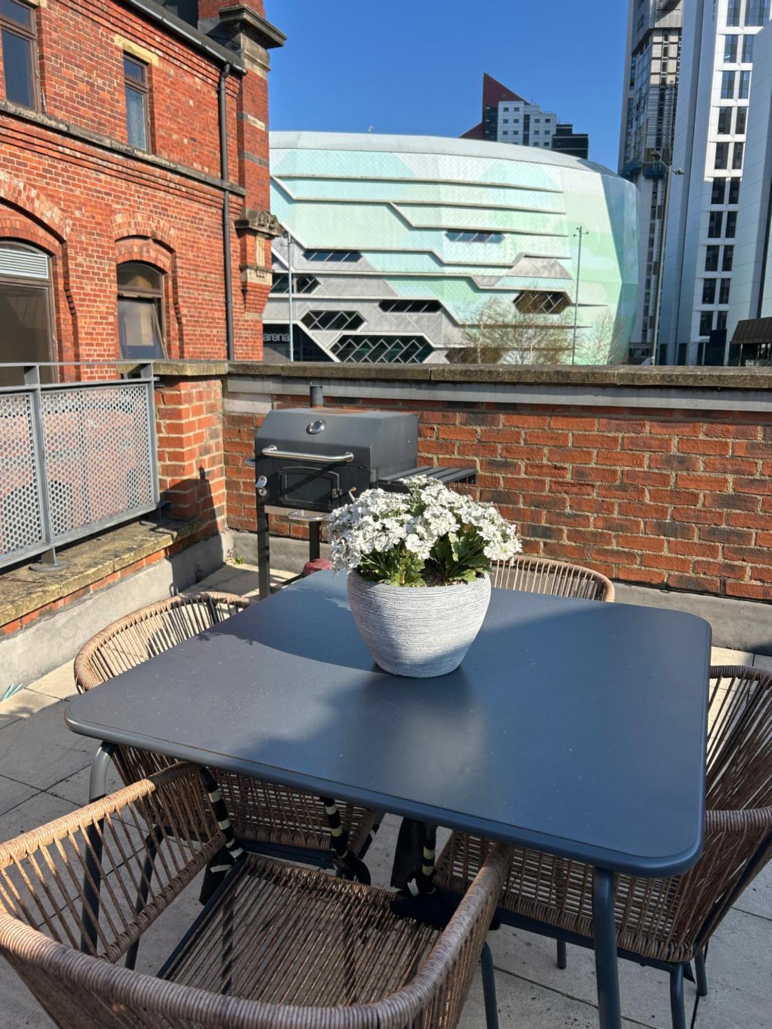 Central Leeds Townhouse With Private Roof Garden Sleeps 4 Екстериор снимка