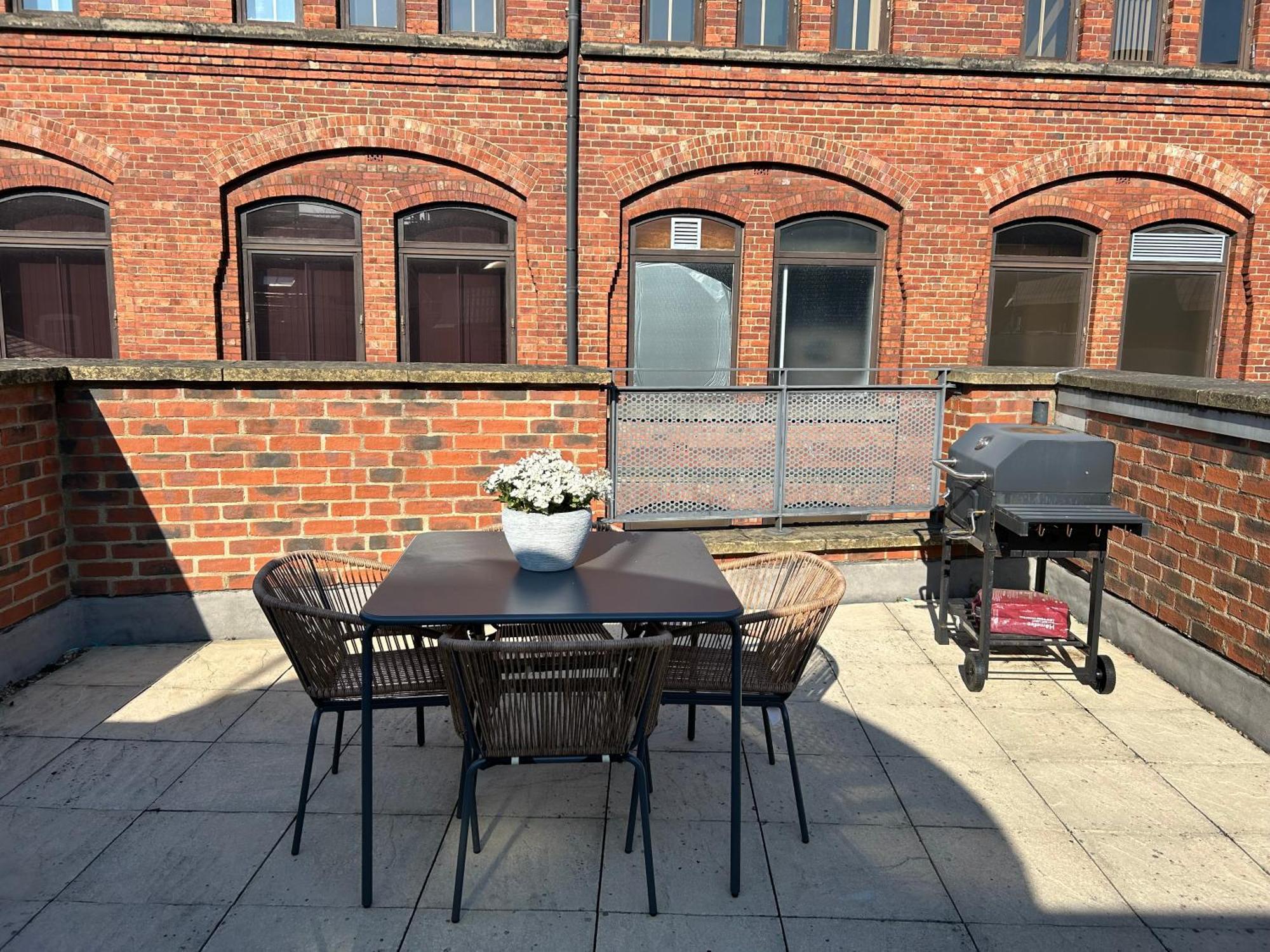 Central Leeds Townhouse With Private Roof Garden Sleeps 4 Екстериор снимка